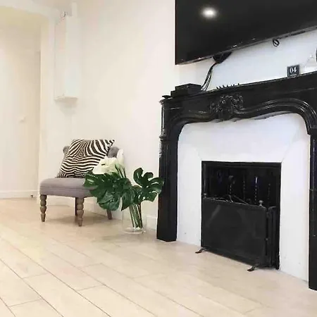 In The Heart Of The Marais With Air Conditioning Apartament *