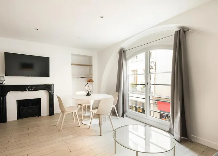 In The Heart Of The Marais With Air Conditioning *